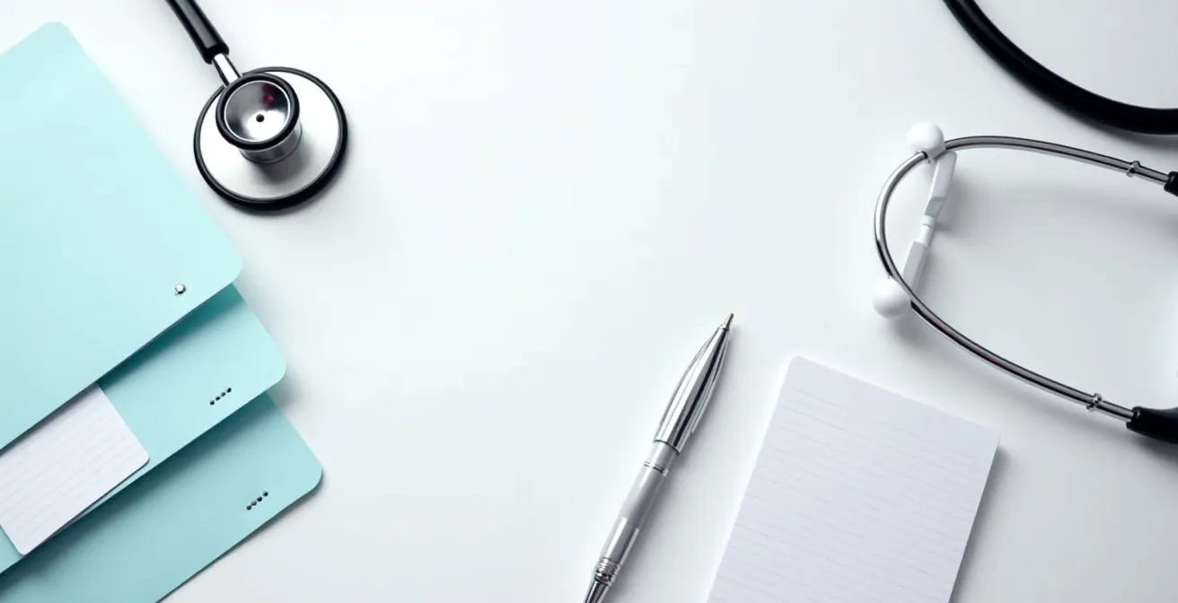 Bureau médical québécois avec documents administratifs flous sur le bureau